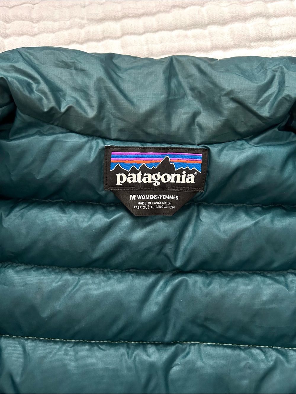 Women’s size medium Patagonia down sweater coat - Picture 8 of 8